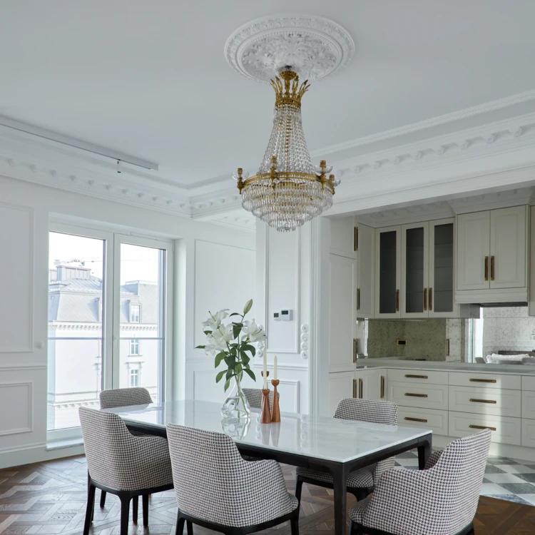 rozeta sufitowa gipsowa R-330 we wnętrzu