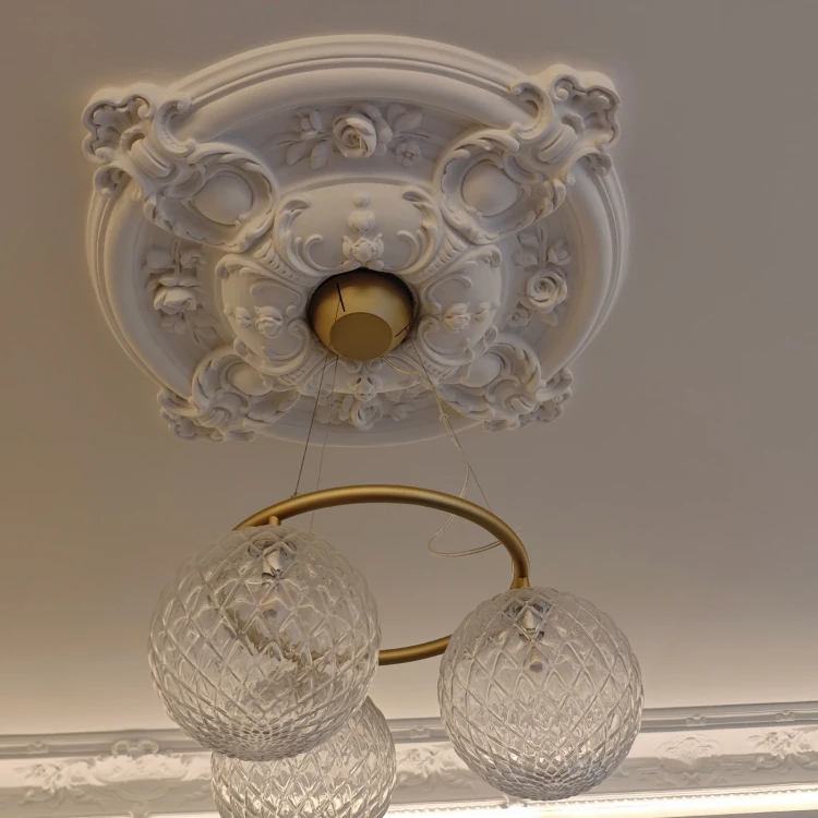 rozeta sufitowa gipsowa R-335 aranżacja