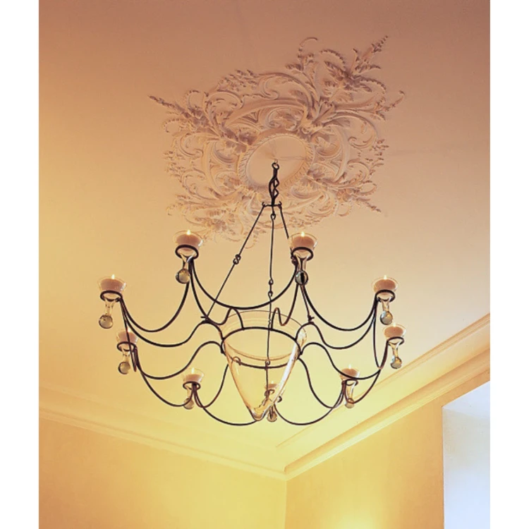 rozeta sufitowa gipsowa R-338 na suficie